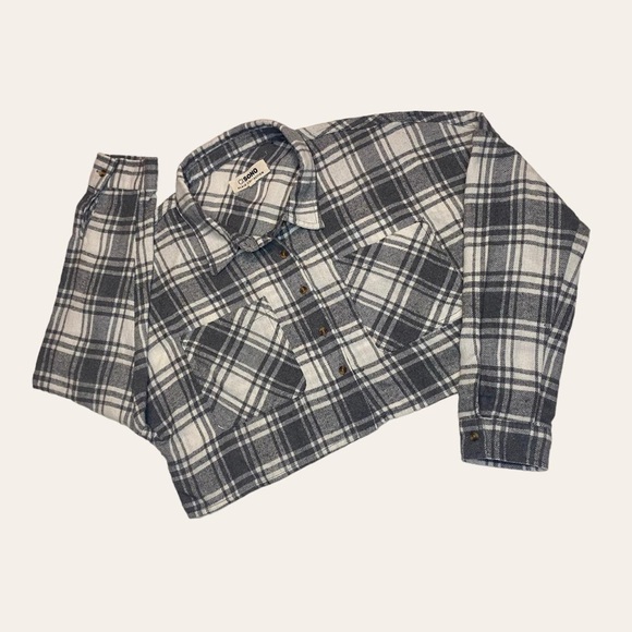 Ci Sono Gray and White Cropped Plaid Flannel Shirt - Picture 2 of 5